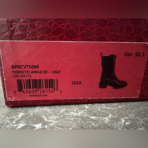 Tamara Mellon Perfecto Vitello Boots in off white - Picture 2 of 14